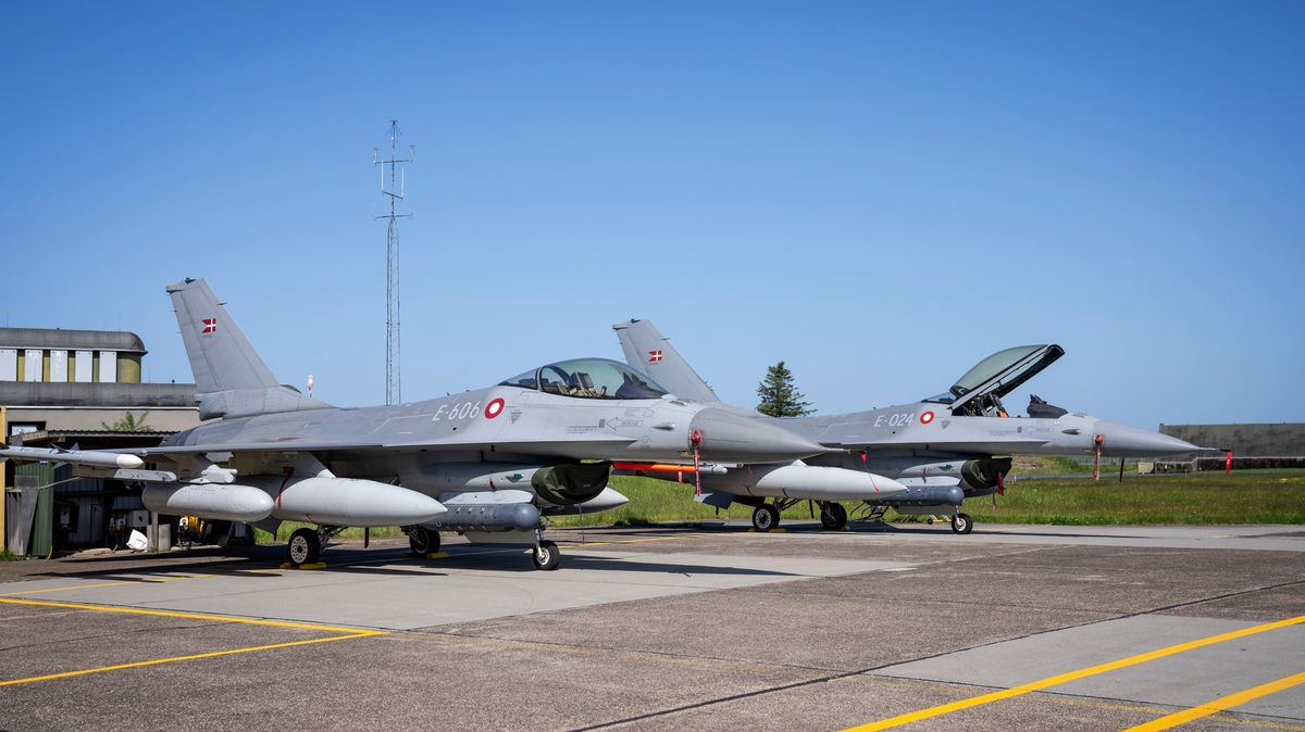 USA posvětily dodávky stíhaček F-16 z Dánska a Nizozemska na Ukrajinu